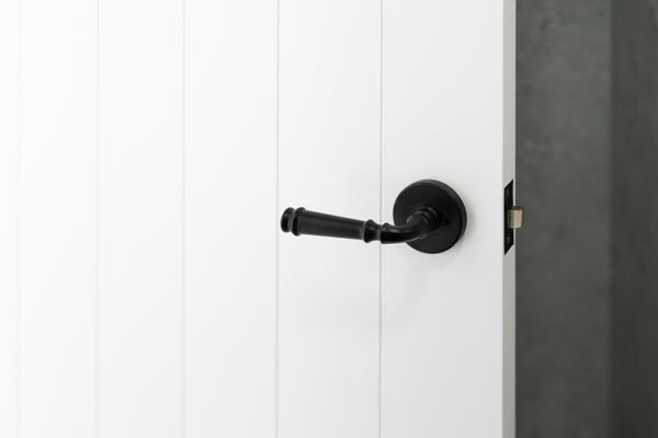 L24 - Bangalow Lever