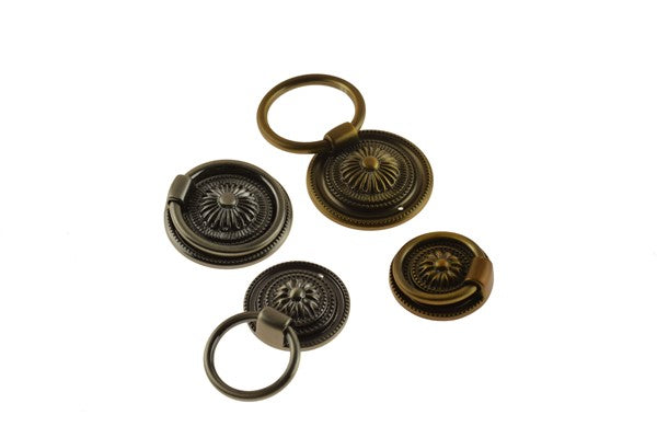 Decorative Round Plate with Ring Pull Cabinet Knob (K64 Royale Ring Pull)