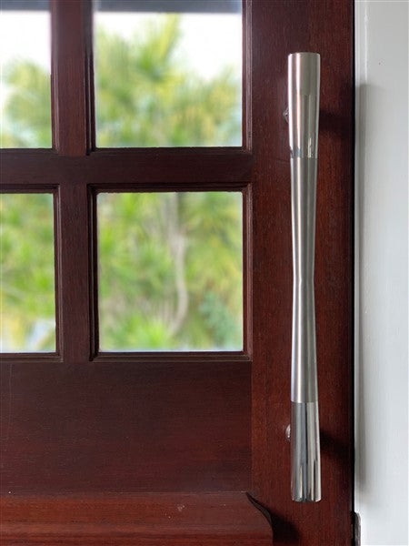 E31- New Hourglass Two Toned Entrance Pull Handle