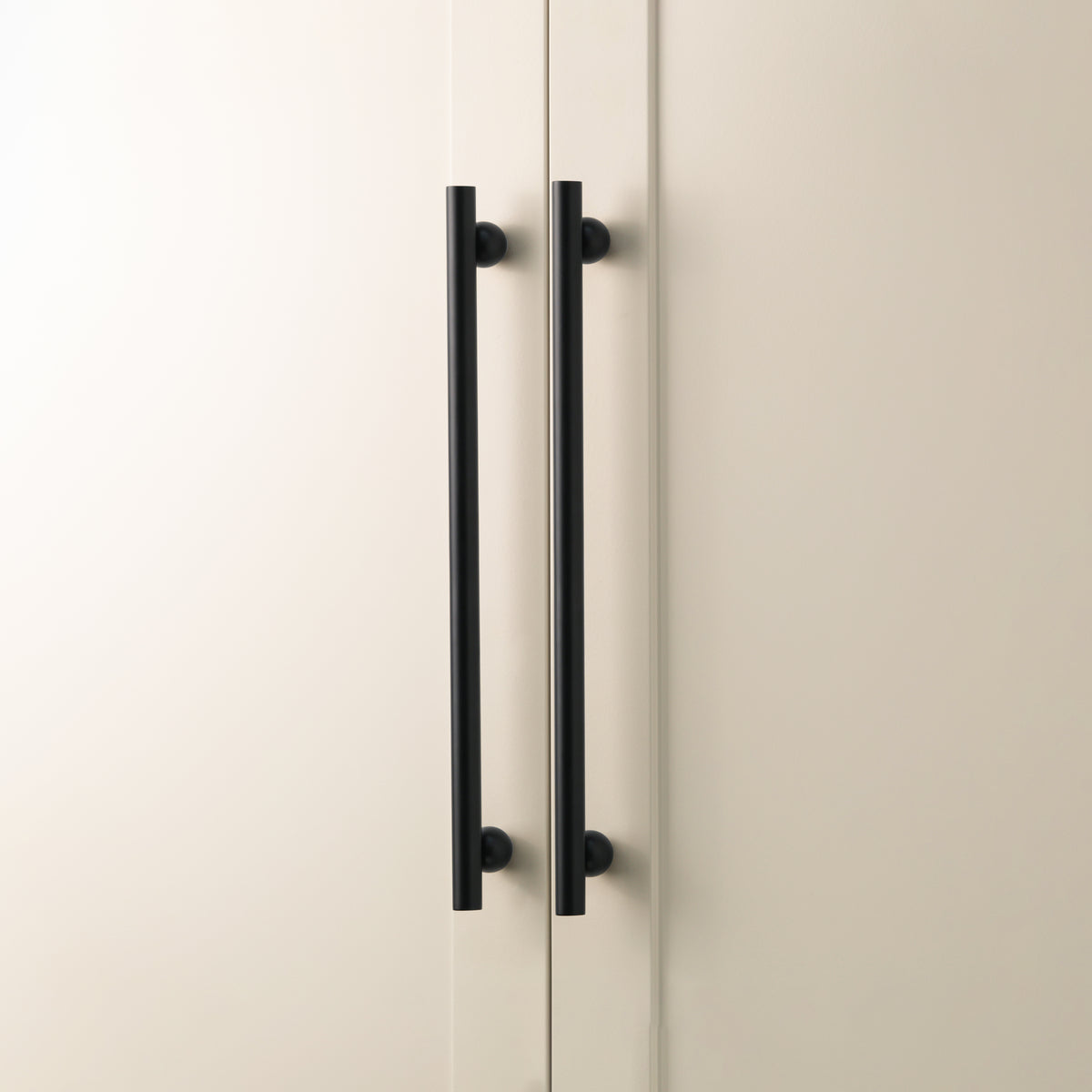 C242 - Matt Black Franklin Appliance Pull – Handle House
