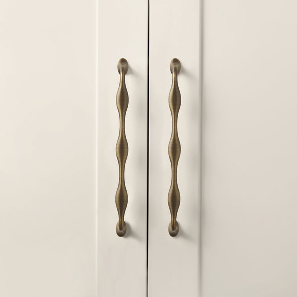 C252 - Lantana Wavy Cabinet Handle