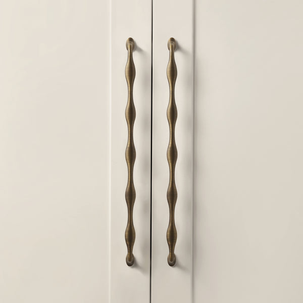 C252 - Lantana Wavy Cabinet Handle